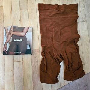 SKIMS Seamless Sculpt Mid-Thigh Shorts